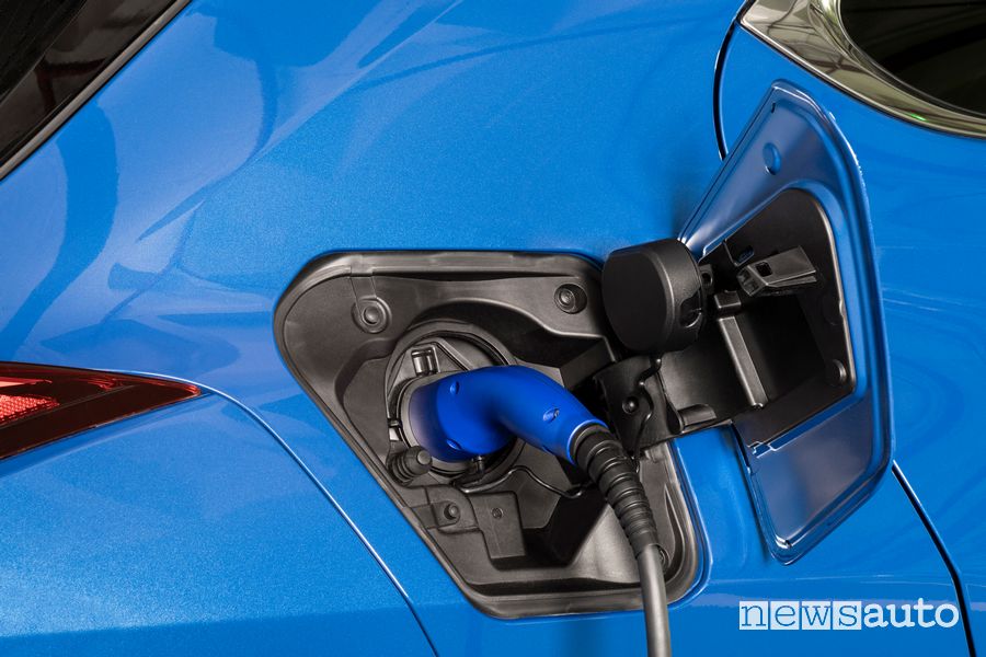 Presa di tipo 2 per ricarica della Lexus UX 300e elettrica