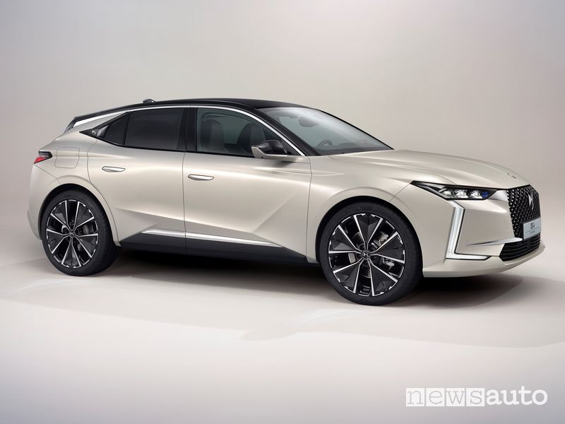 Vista laterale nuovo DS 4 E-Tense