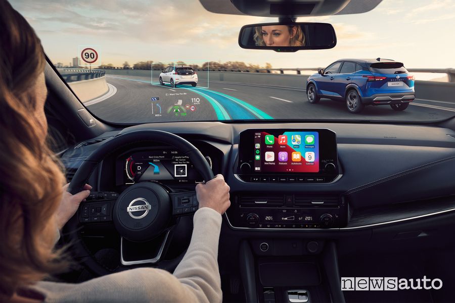 Head-up display abitacolo nuovo Nissan Qashqai