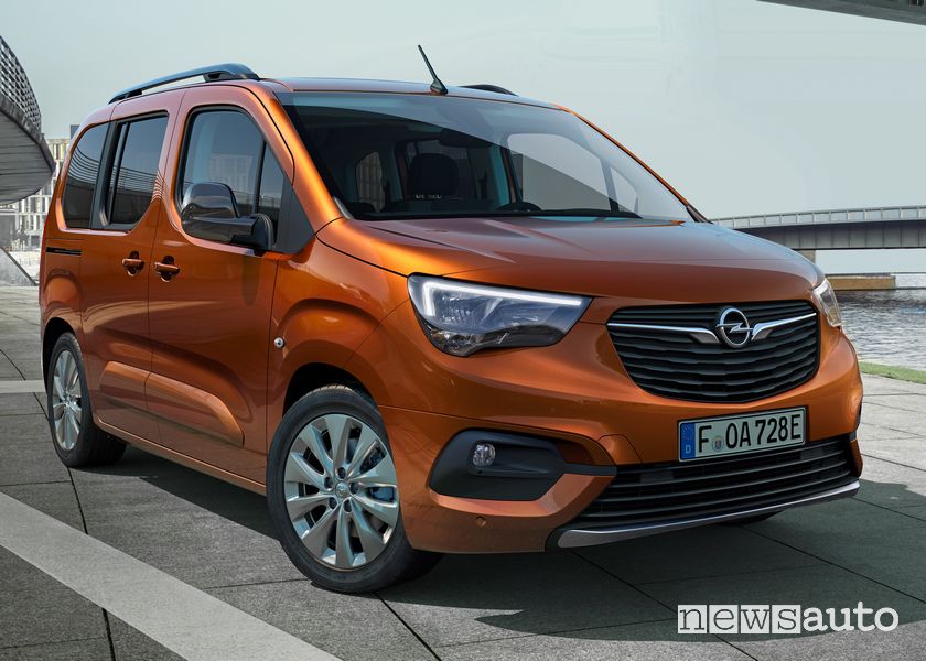 Vista di profilo Opel Combo-e Life