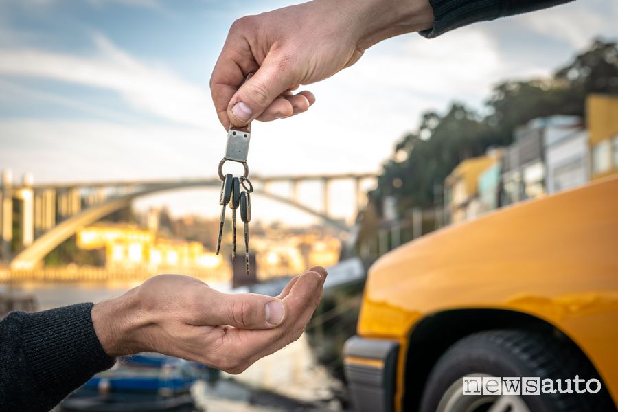 Opel Corsa GT consegna delle chiavi per il viaggio da Porto a Rüsselsheim