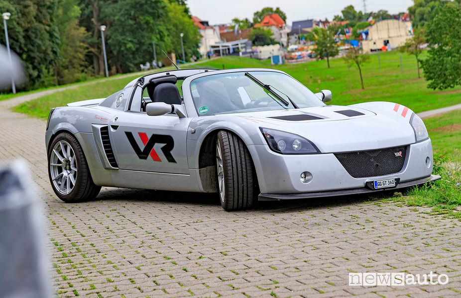 Vista di profilo Opel Speedster