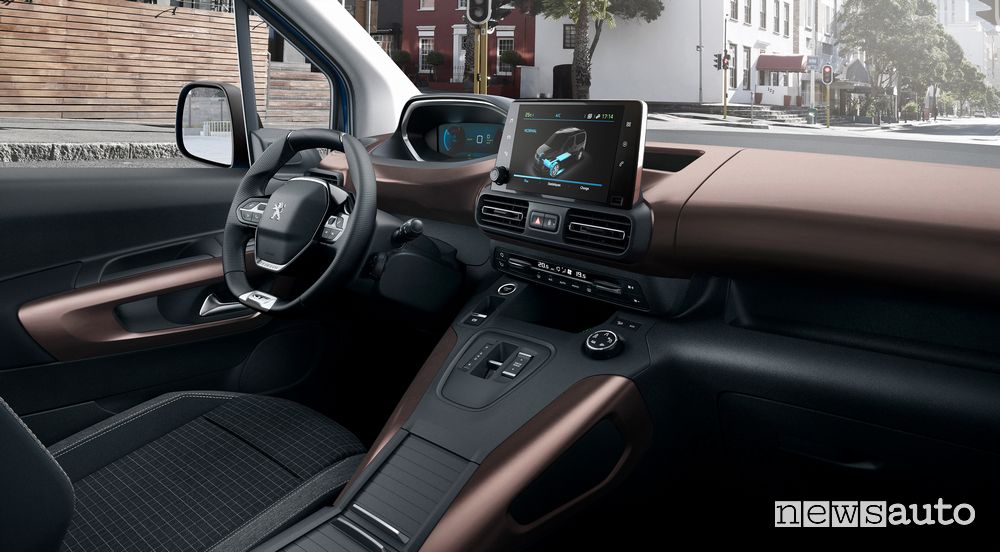 Plancia strumenti i-Cockpit abitacolo Peugeot e-Rifter elettrico