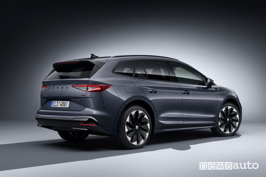 Vista posteriore Škoda Enyaq Sportline iV