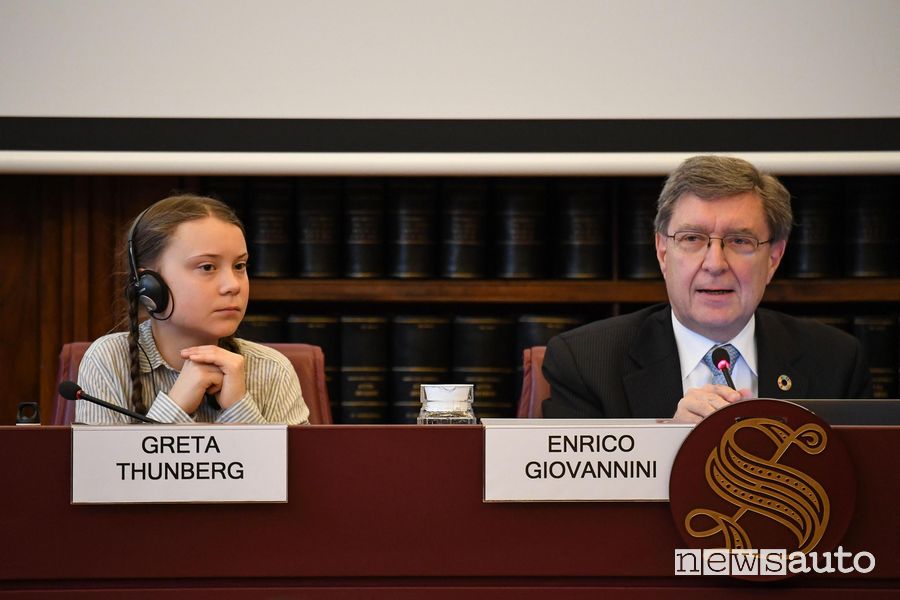 Enrico Giovannini neo Ministro dei Trasporti del Governo Draghi, nella foto insieme all'attivista per lo sviluppo sostenibile Greta Thunberg