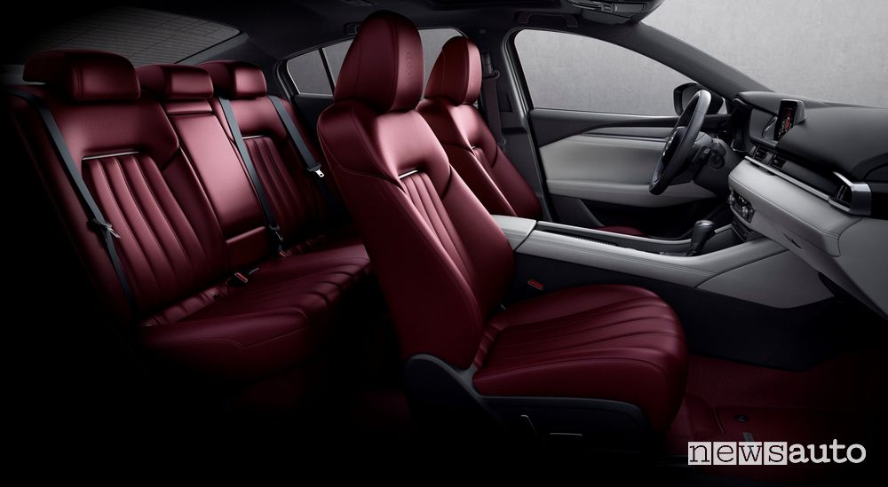 L'abitacolo della Mazda6 è elegante e confortevole