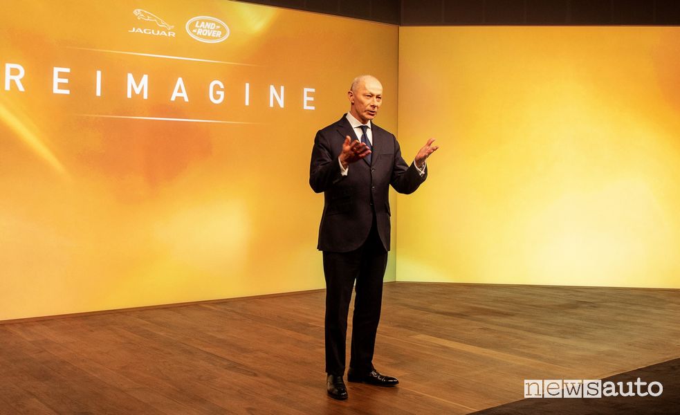 Thierry Bolloré, CEO del gruppo JLR, illustra i dettagli della strategia Reimagine