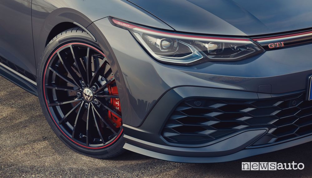 Cerchi in lega, faro anteriore Volkswagen Golf GTI Clubsport 45