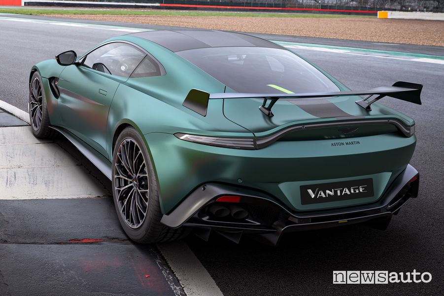 Vista posteriore Aston Martin Vantage F1 Edition coupè