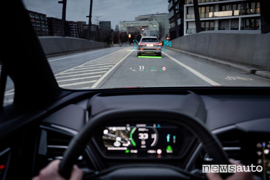 Head-up-Display con realtà aumentata abitacolo Audi Q4 e-tron