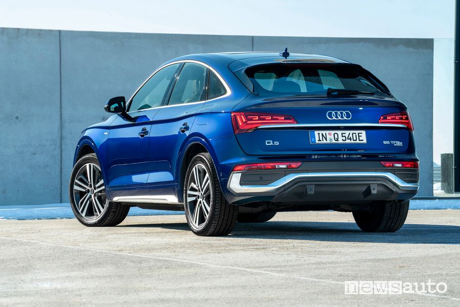 Vista posteriore Audi Q5 Sportback TFSI e