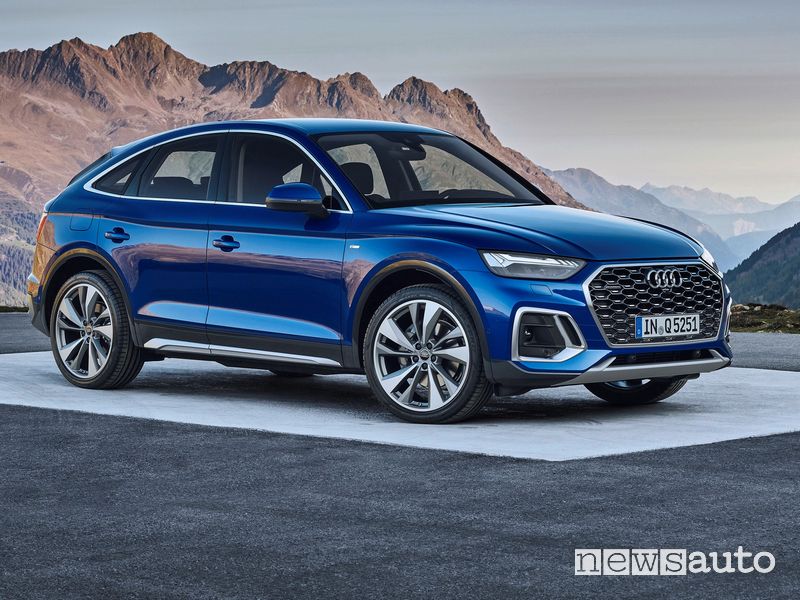 Vista di profilo Audi Q5 Sportback TFSI e