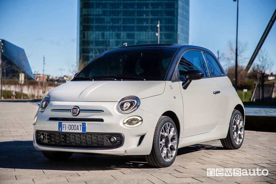 Fiat 500 Hey Google con cerchi in lega