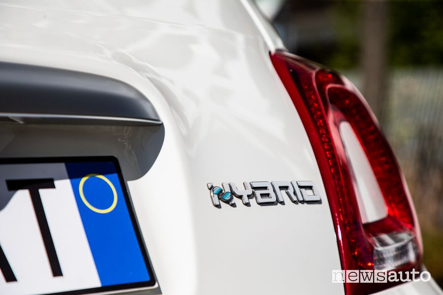 Vendite auto ibride in aumento grazie agli incentivi
