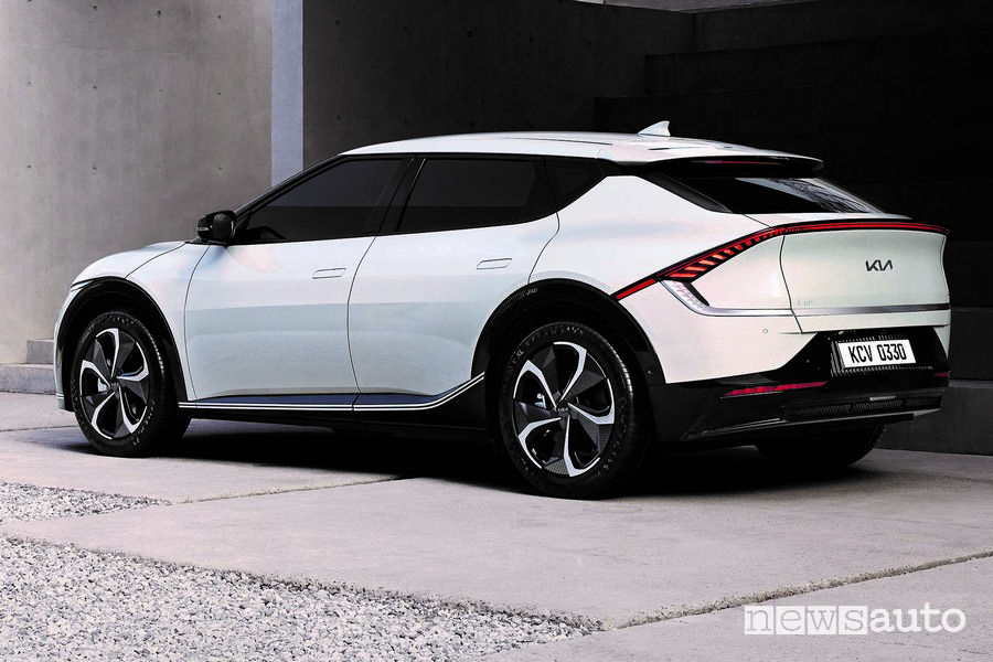 Vista posteriore Kia EV6 elettrica