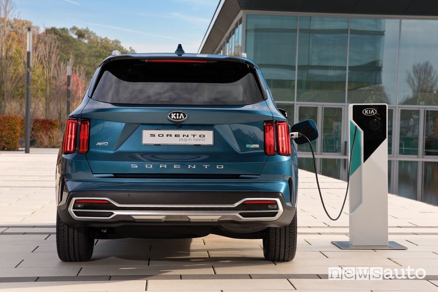 Kia Sorento Plug-in Hybrid in ricarica
