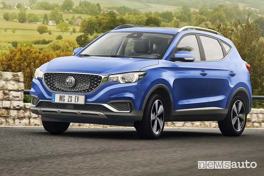 Vista di profilo MG ZS EV SUV elettrico su strada