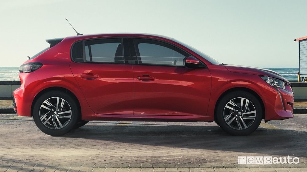 Vista laterale Peugeot 208 PureTech 75 Allure Pack