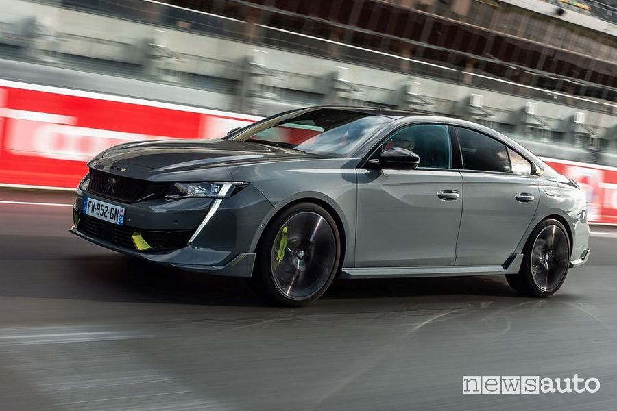 Vista di profilo Peugeot 508 Sport Engineered in pista