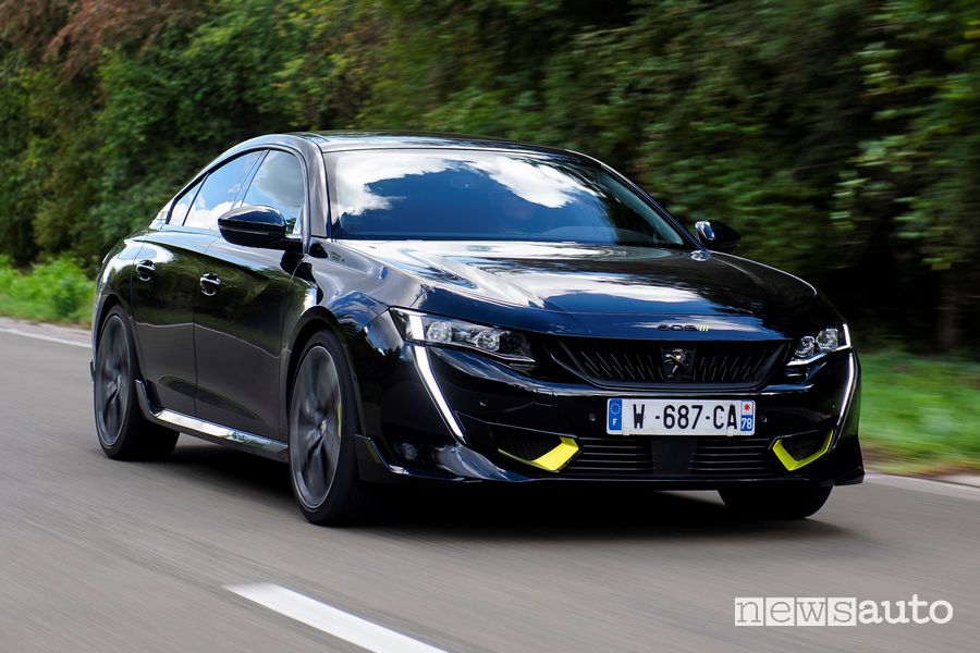 Vista di profilo Peugeot 508 Sport Engineered su strada