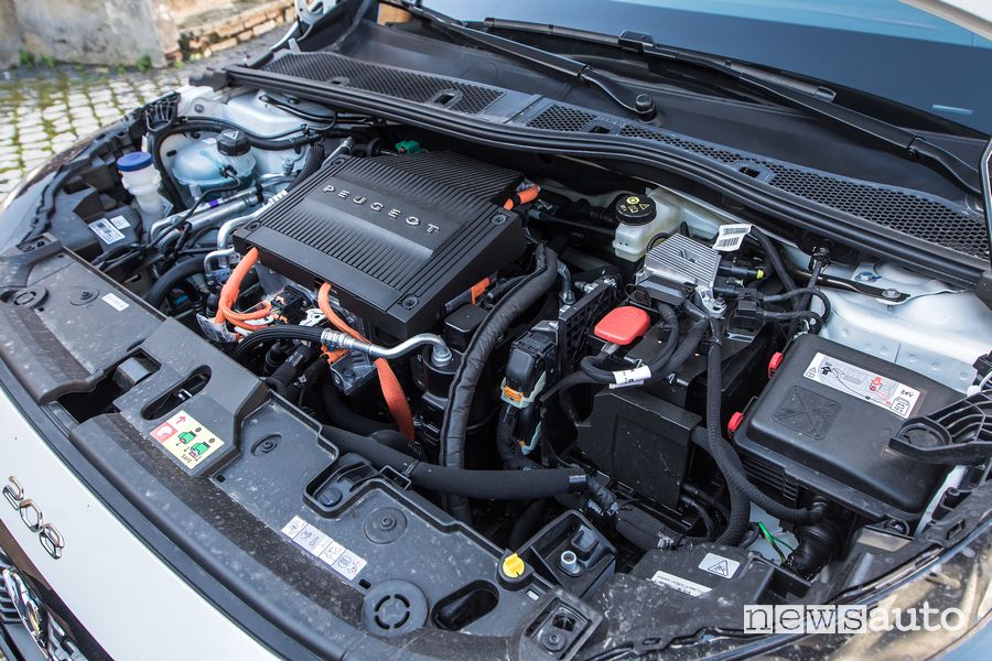 Vano motore Peugeot e-208 elettrica