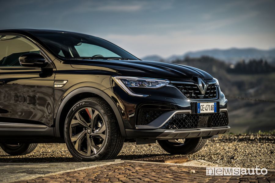 Cerchi da 18", paraurti anteriore Renault Arkana R.S. Line