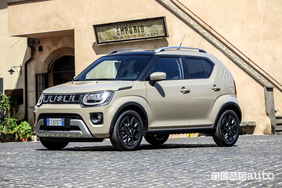 Vista di profilo Suzuki Ignis Hybrid