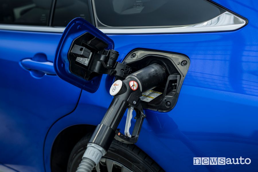 Rifornimento di idrogeno nuova Toyota Mirai