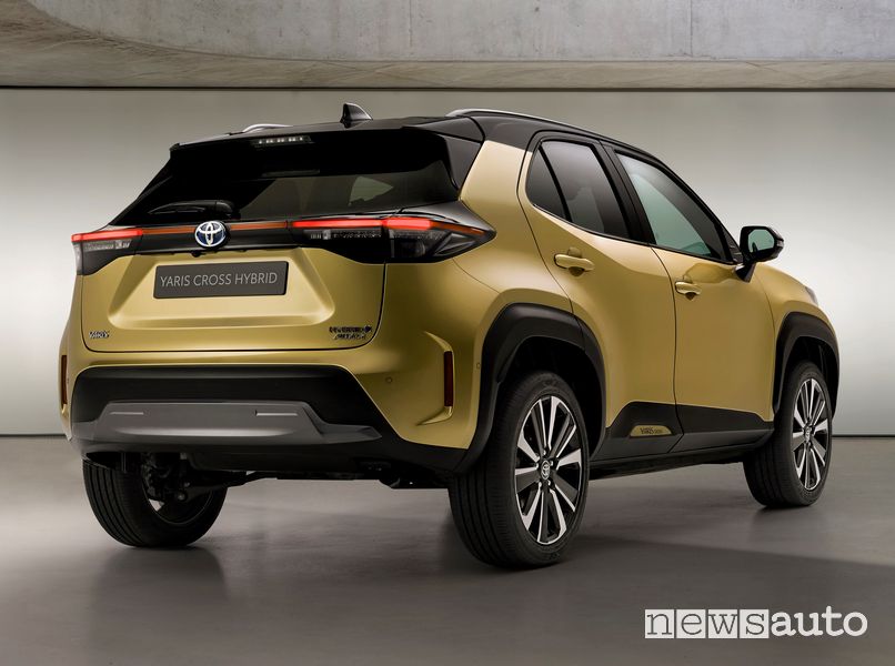 Vista posteriore Toyota Yaris Cross Premiere Edition