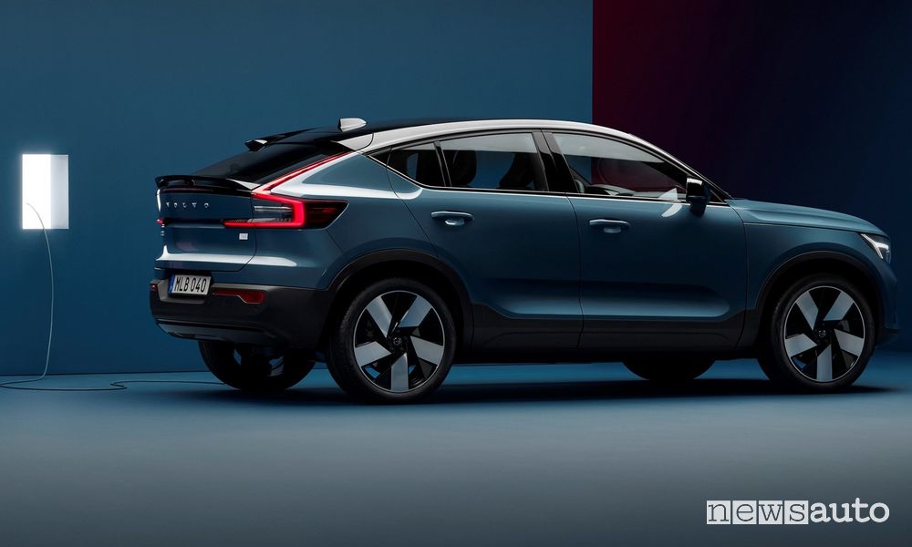 Volvo solo auto elettriche dal 2030
