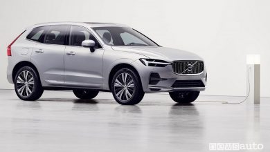 Volvo XC60 2022 ibrida plug-in in ricarica