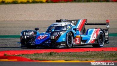 Vista di profilo Alpine A480 hypercar WEC 2021 in pista