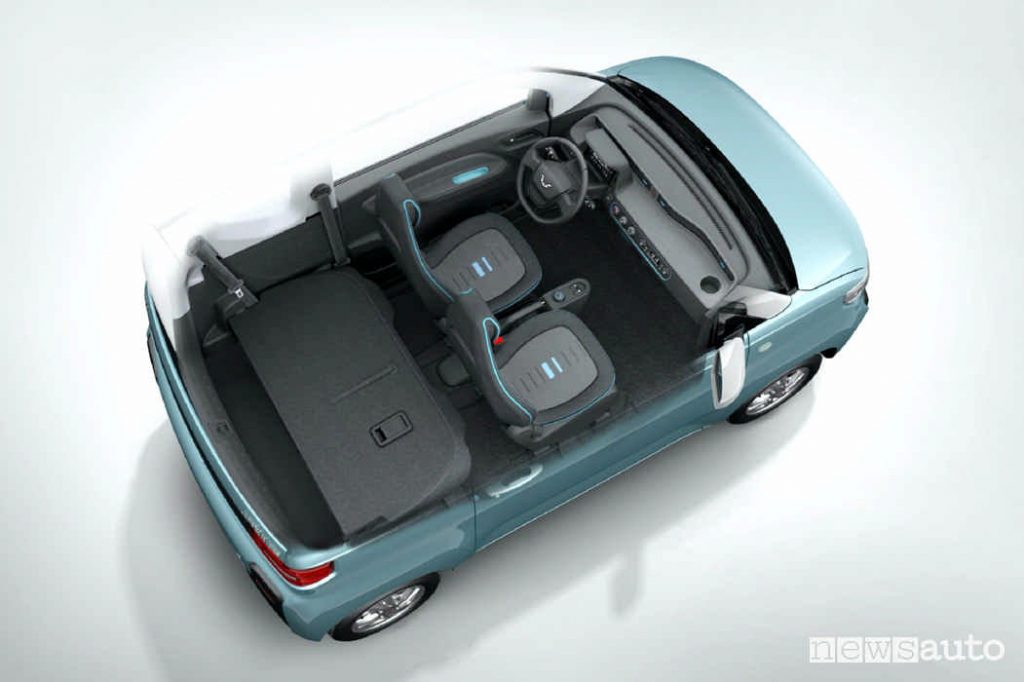 Gli interni della Wuling Hong guang MINI EV.