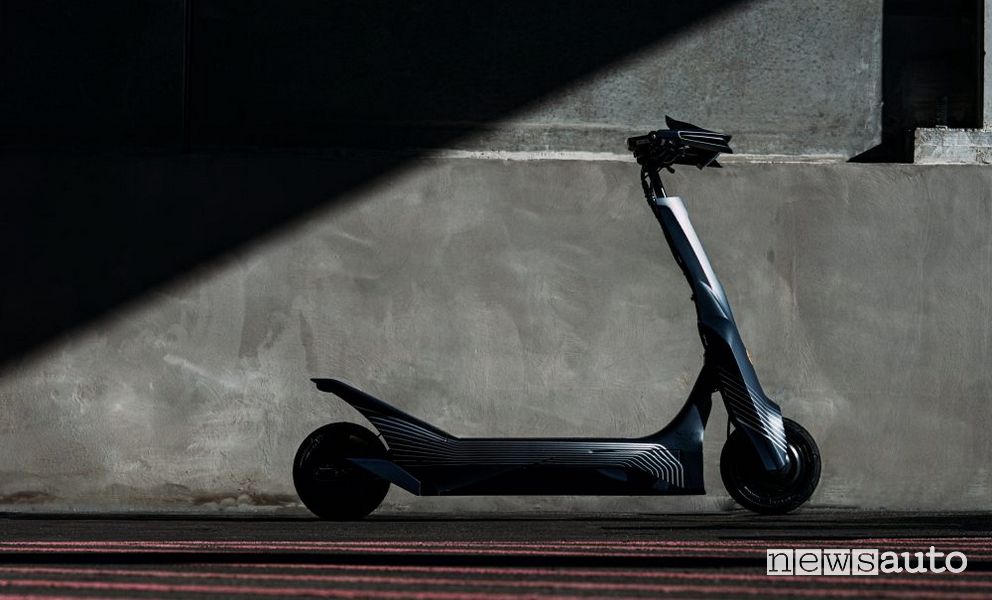 Il monopattino elettrico da corsa eSkootr S1X