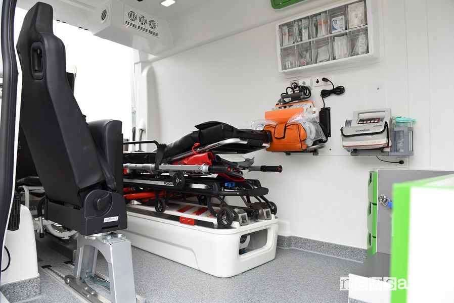 Interno ambulanza elettrica Mercedes eSprinter