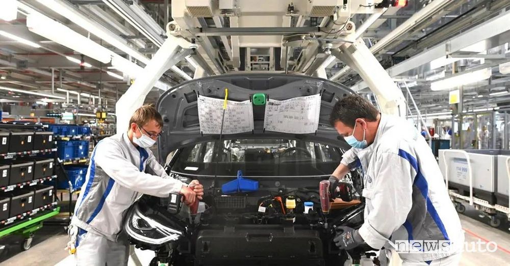 La fabbrica della Volkswagen a Wolfsburg è la più grande che produce auto