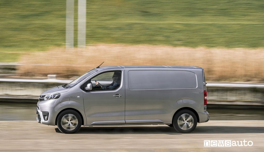 Toyota Proace Electric Van furgone elettrico profilo lato guida