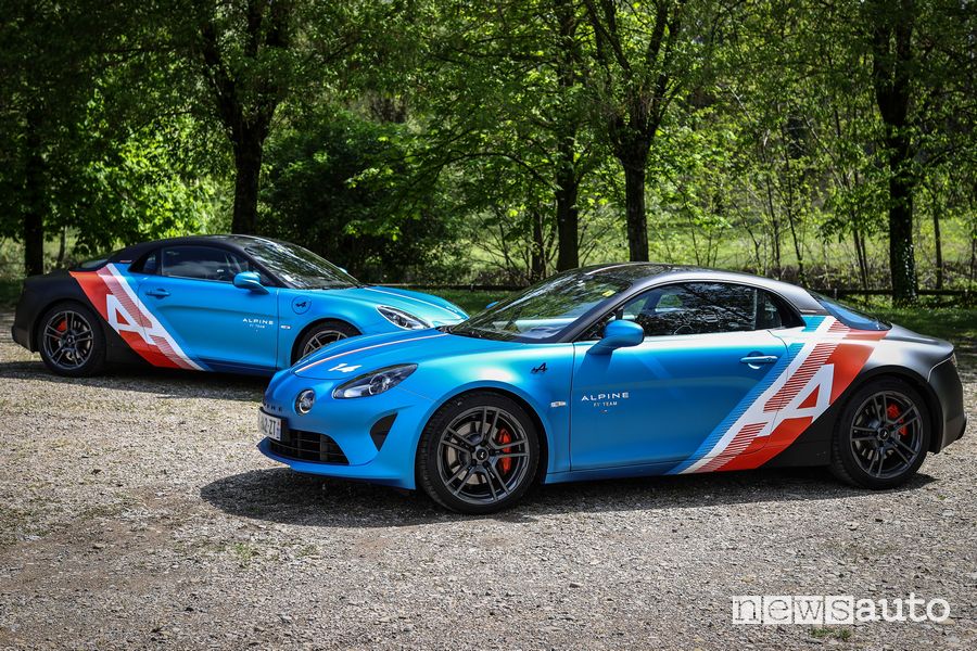 Alpine A110 Trackside l'auto dei piloti Alpine Alonso e Ocon