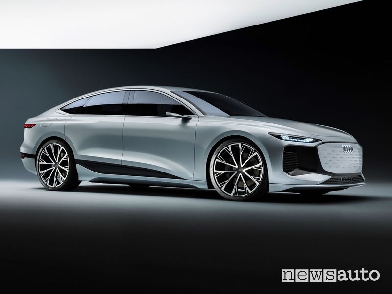 Vista di profilo Audi A6 e-tron concept