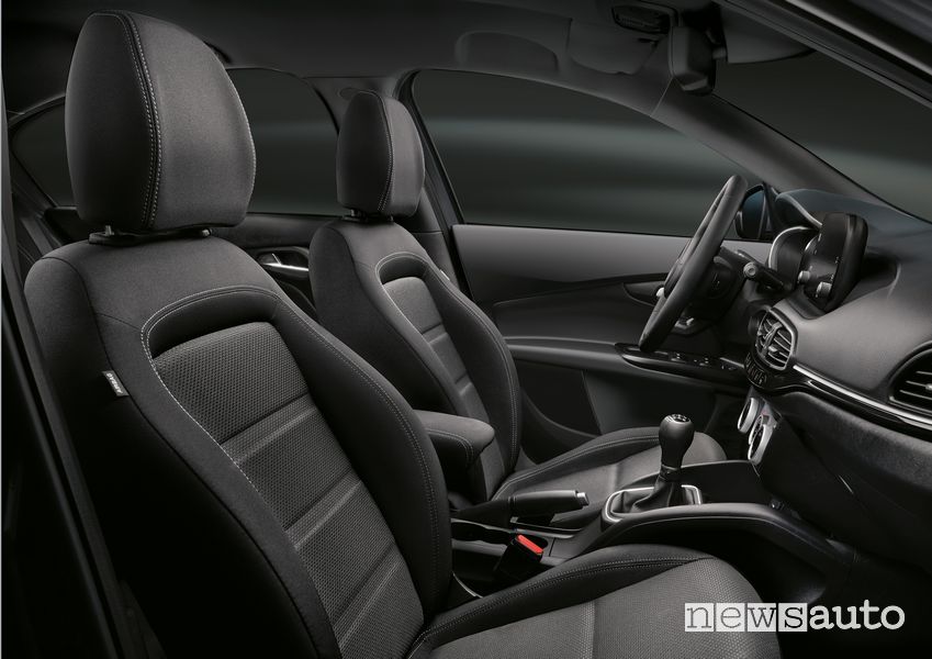 Sedili anteriori abitacolo nuova Fiat Tipo City Sport