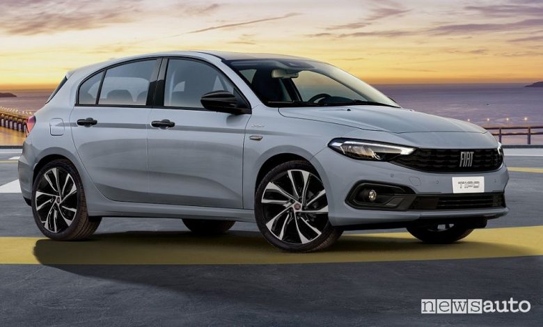 Fiat Tipo auto blu Governo Meloni