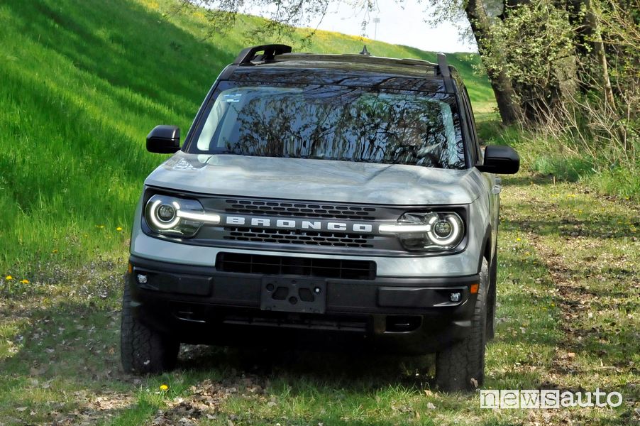 Vista anteriore Ford Bronco Sport
