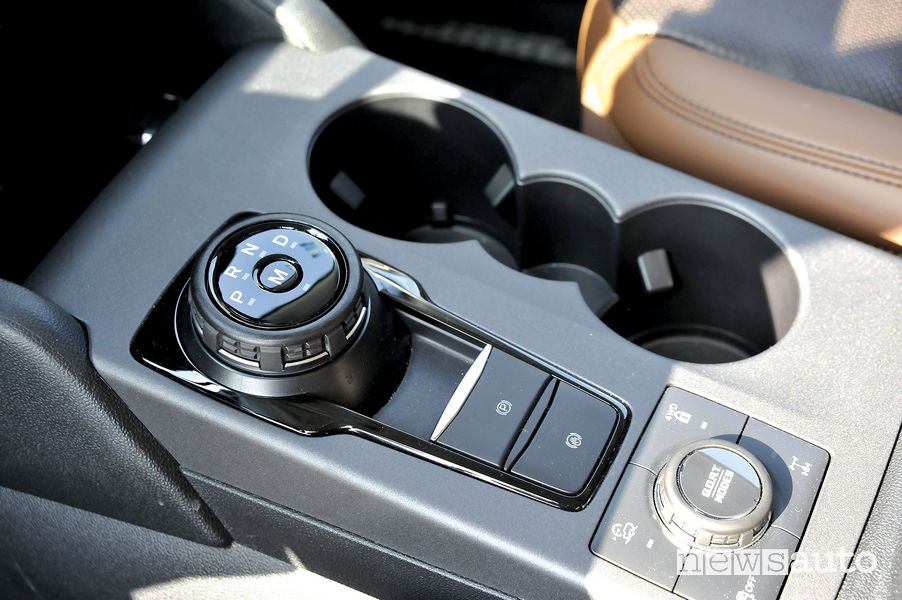 Comandi console centrale cambio automatico Ford Bronco Sport con il  G.O.A.T. (Goes Over any Type of Terrain)