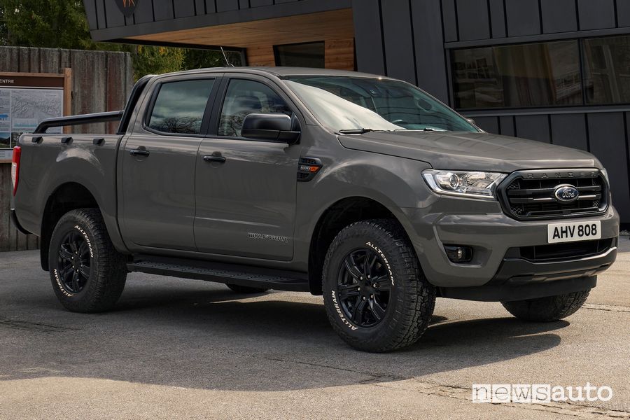 Vista di profilo Ford Ranger Wolftrak
