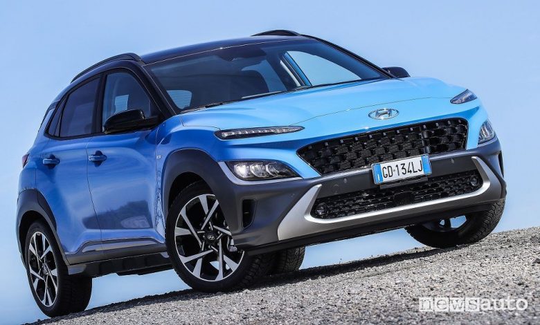 Vista di profilo nuova Hyundai Kona