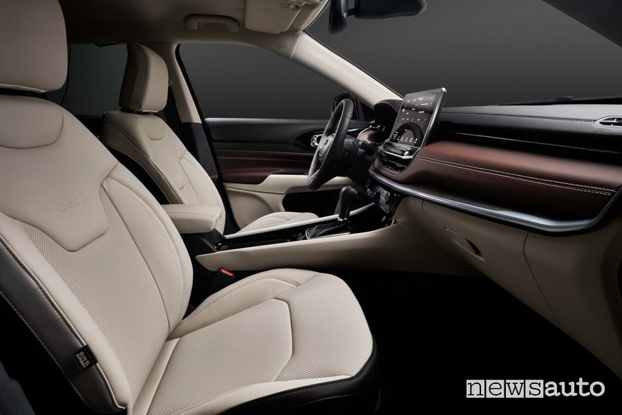Sedili anteriori abitacolo nuova Jeep Compass Limited 2021 2022