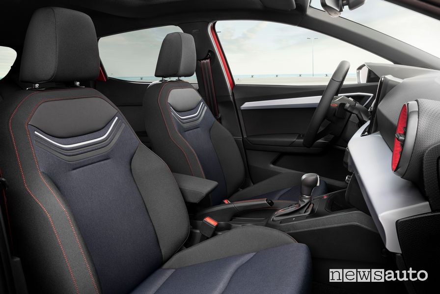 Sedili anteriori abitacolo nuova Seat Ibiza FR