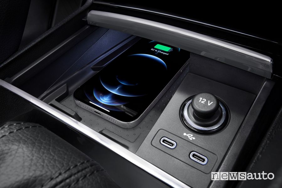 Vano ricarica wireless smartphone abitacolo nuova Skoda Kodiaq
