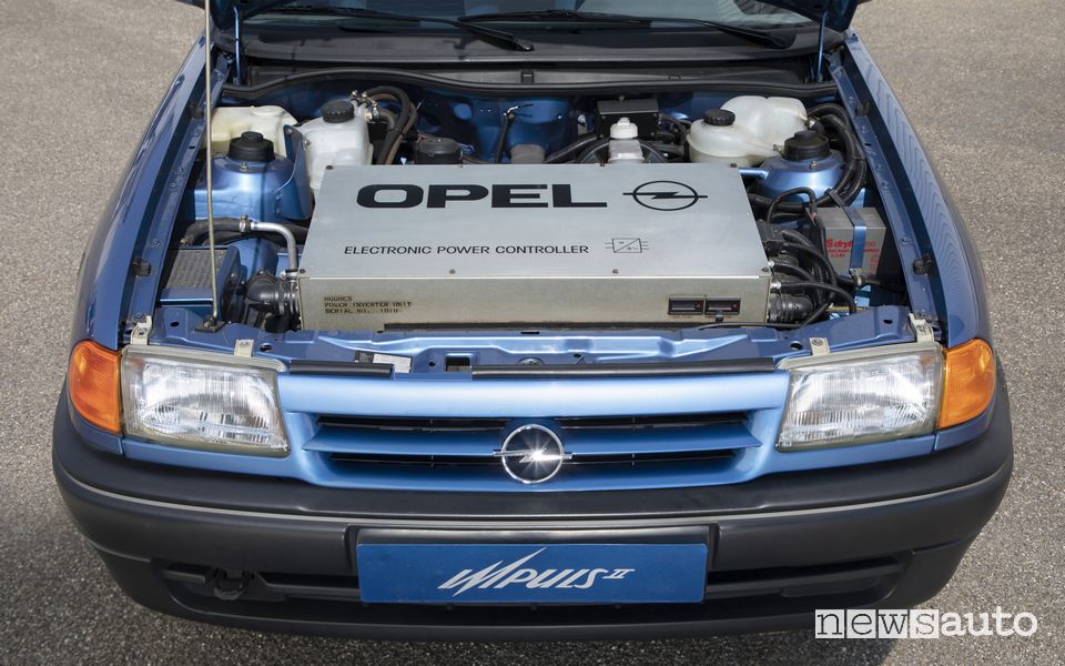 Vano motore auto elettrica storica Opel Impuls 2 del 1991