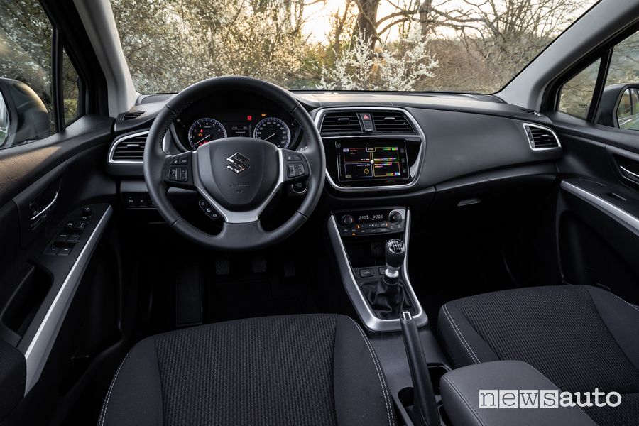 Plancia strumenti abitacolo Suzuki S-Cross Hybrid